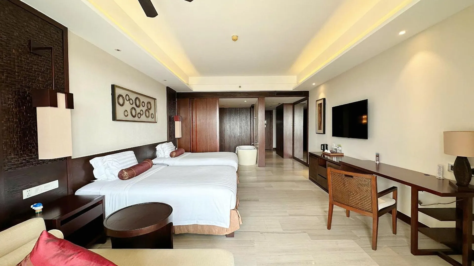 Crowne Plaza Danang Hotel & Resort 5*, Da Nang