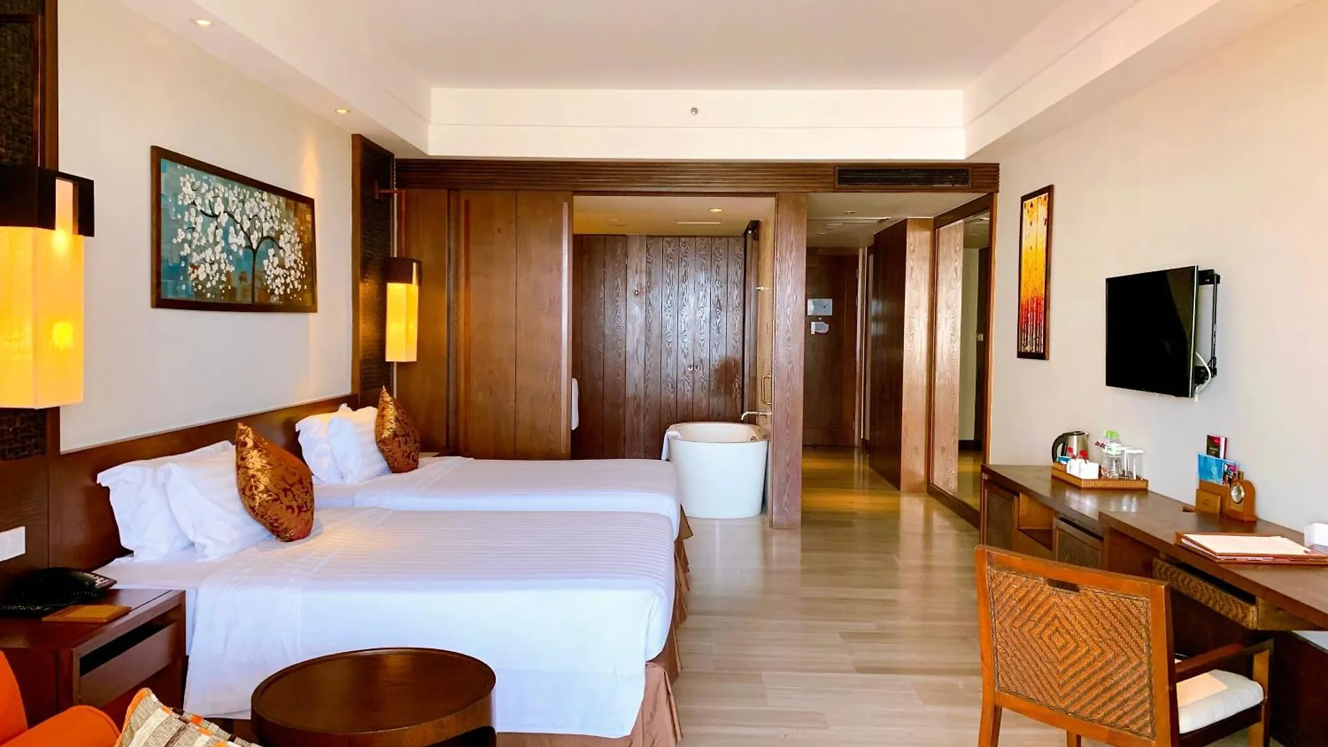 *****  Crowne Plaza Danang Hotel & Resort Вьетнам
