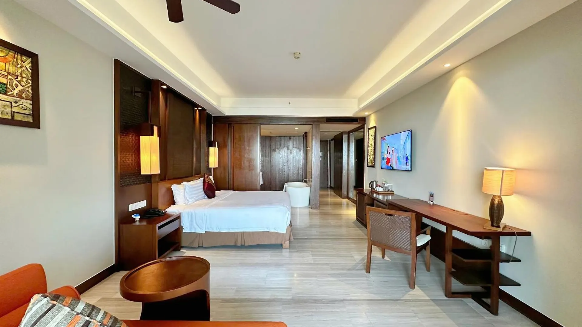 Crowne Plaza Danang Hotel & Resort  Дананг